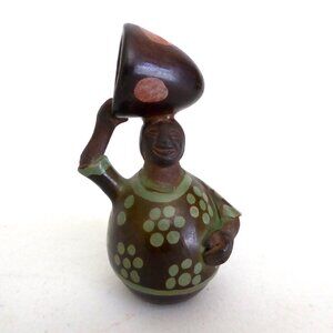 VINTAGE 3.5” OOAK PERUVIAN HAND CRAFTED CHULUCANAS POTTERY FEMALE FIGURE SIGNED